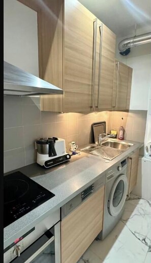 Coffee/tea maker, fridge, microwave, dishwasher - AN EXCEPTIONAL PARISIAN EXPERIENCE CLOSE TO ODEAN & LUXEMBOURG – SAINT GERMAIN (Paris)