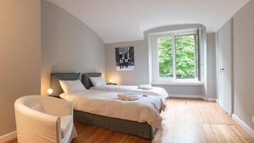 Una scrivania, ferro/asse da stiro, culla da viaggio, Wi-Fi gratuito