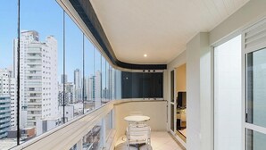 Basic Apartment | Dining - 3-bedroom Apt Only 300m From the Beach Ejs0803 (Balneário Camboriú)