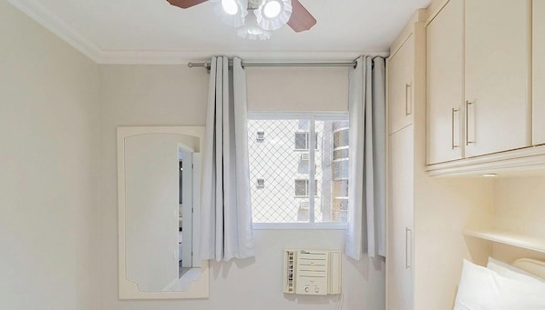 Unclassified image, 1 of 18, button - 3-bedroom Apt Only 300m From the Beach Ejs0803 (Balneário Camboriú)