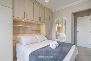 Basic Apartment | 3 bedrooms, free WiFi - 3-bedroom Apt Only 300m From the Beach Ejs0803 (Balneário Camboriú)