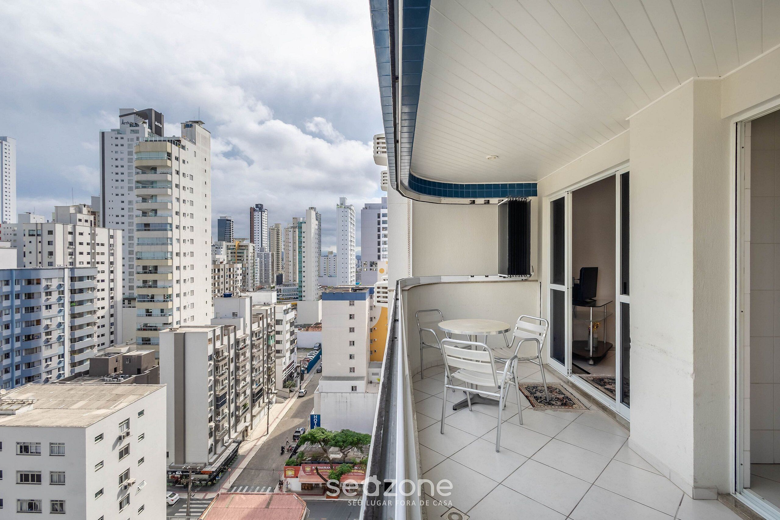 베이직 아파트 | 야외 식당