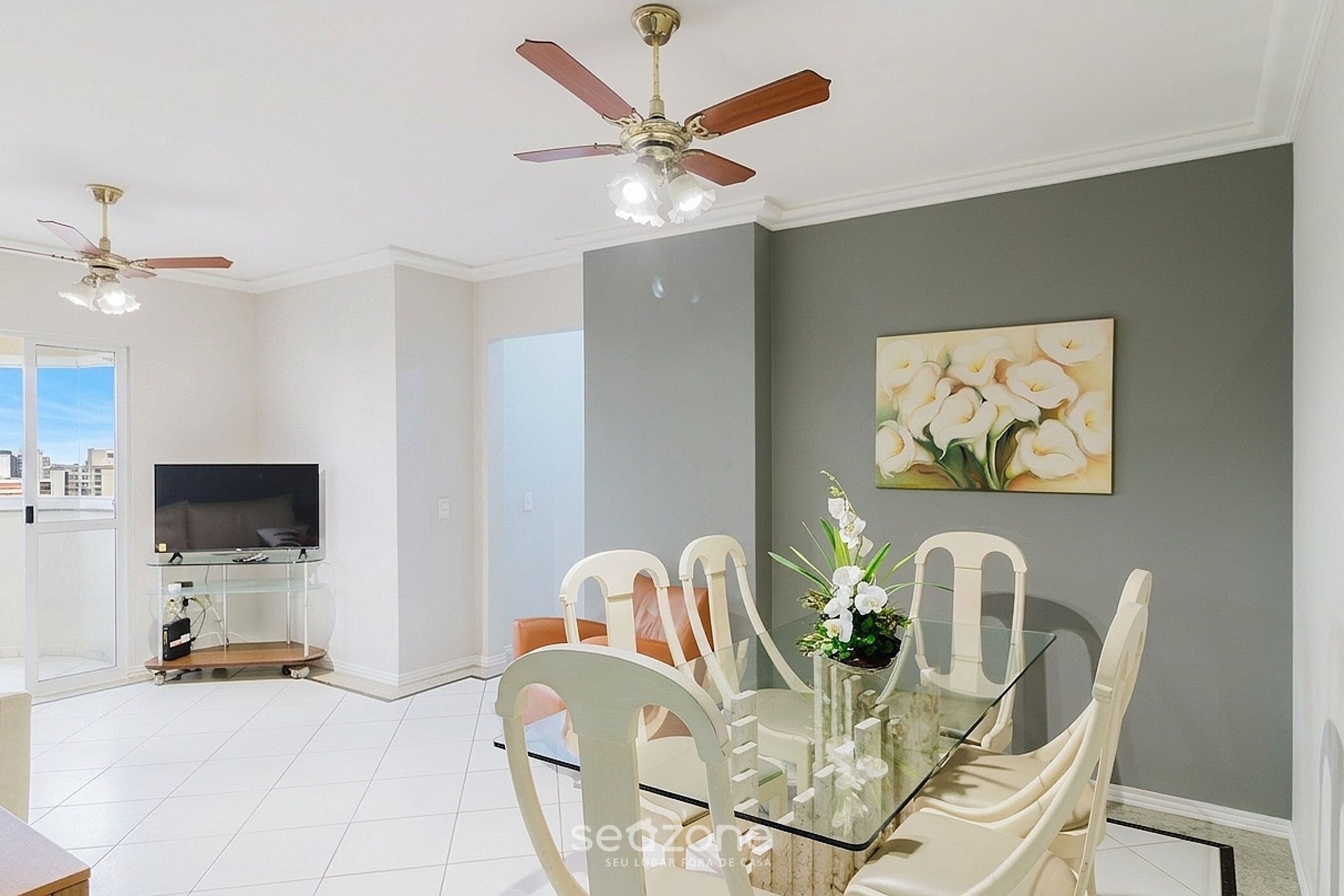 Basic Apartment | Dining