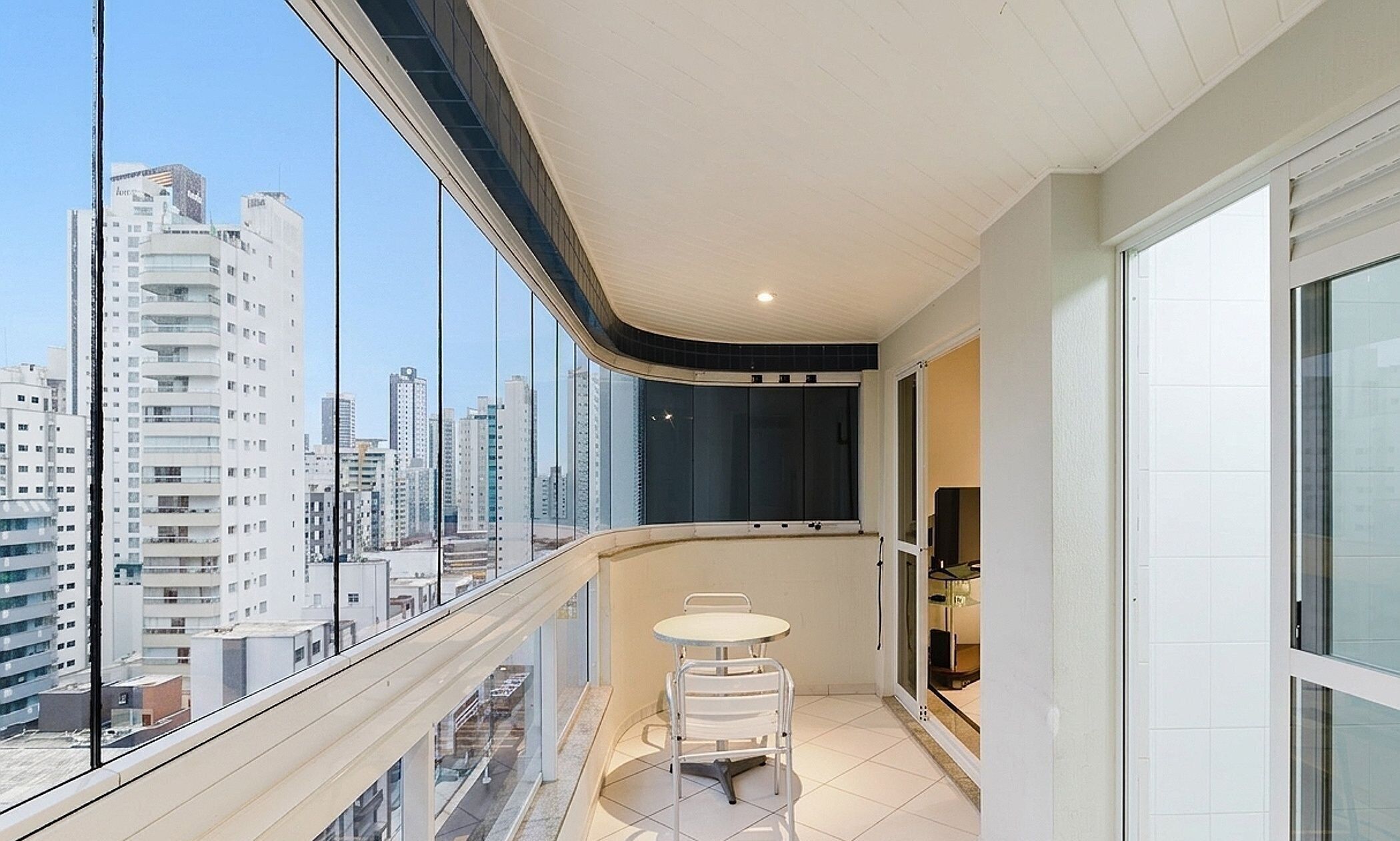 Basic Apartment | Dining
