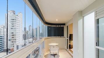 Basic Apartment | Dining