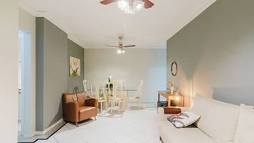 Basic Apartment | Living area