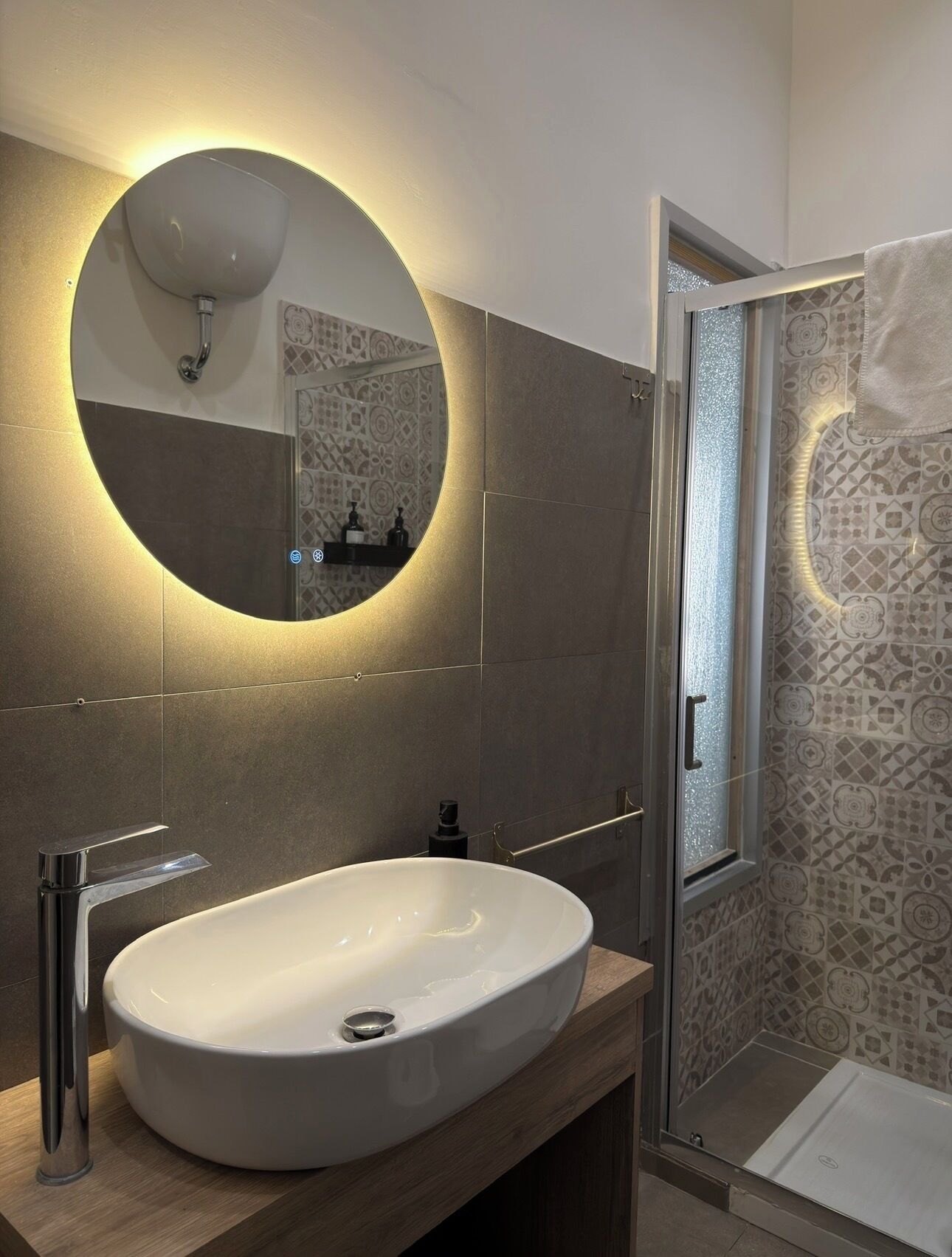 Doccia, asciugacapelli, bidet, asciugamani