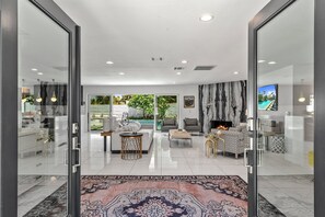 Lobby - Luxury 3 bed 2 bath pool spa home with 29 day minimum (Palm Desert)