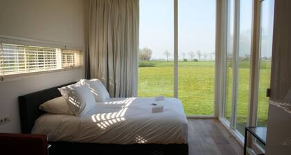 Weidesuite bij Leeuwarden. Natuur en 11stedenwater