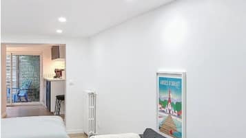 Iron/ironing board, WiFi, bed sheets