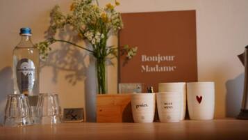 Secador de pelo y toallas