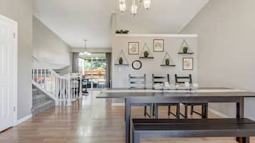 House (4 Bedrooms) | Interior
