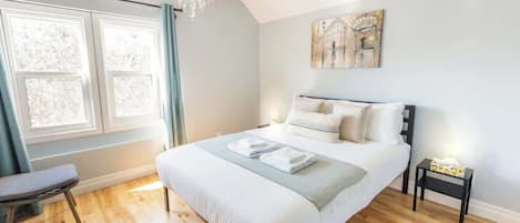 Skrivebord, strygejern/strygebræt, weekendseng, Wi-Fi