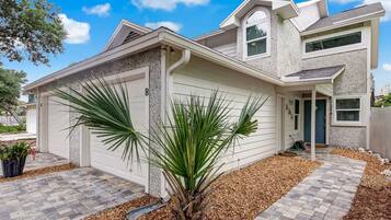 Villa (3 Bedrooms) | Front of property