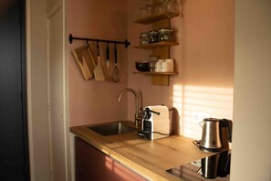 Private kitchen - Tiny House Cabin in de weilanden bij Leeuwarden (Weidum)