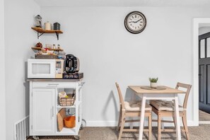 Dining - 2 min to AUD | Private Getaway w/ Firepit (Kitchener)