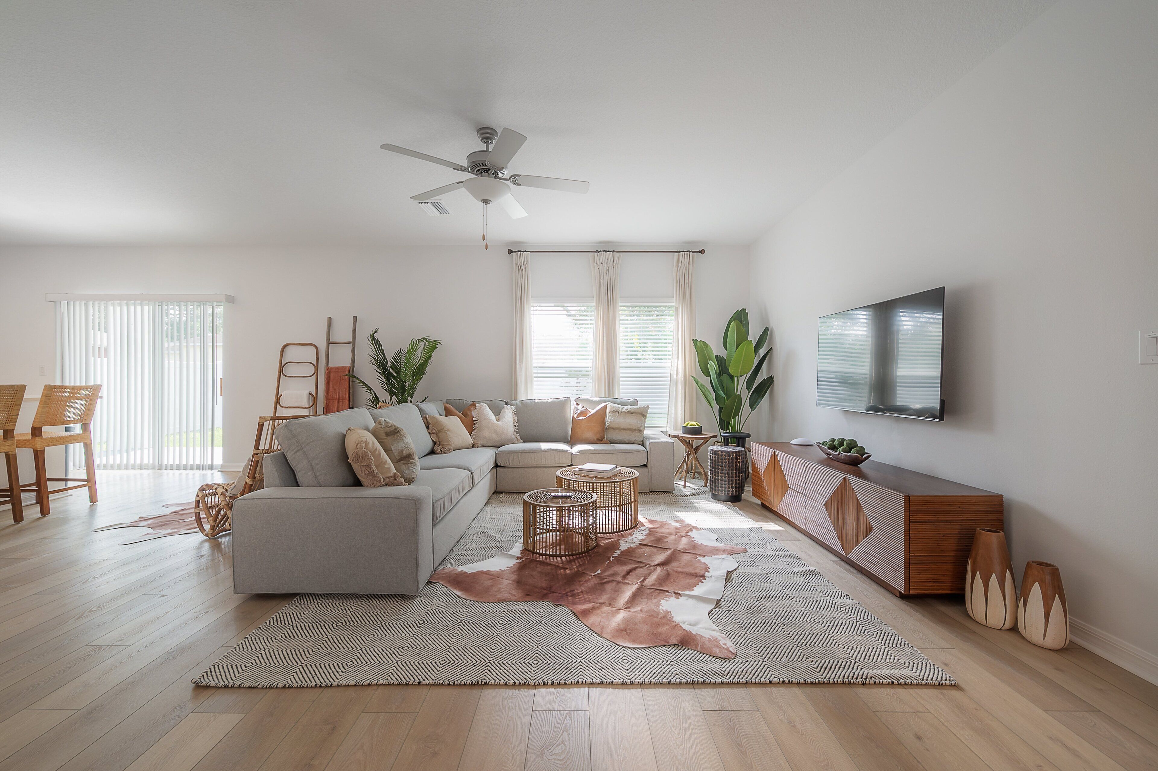 House (4 Bedrooms) | Living area | TV