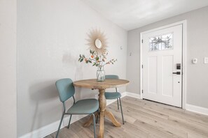 Interior - 2501 W North B St, Unit 7 (Tampa)