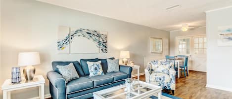 Villa (2 Bedrooms) | Wohnbereich | Fernseher, DVD-Player