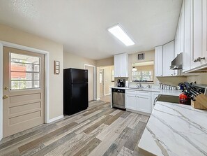 Interior - 2737 Bel Aire Circle (Tampa)