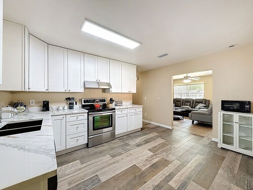 2737 Bel Aire Circle