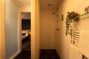 Bathroom - Boerderijkamer bij Leeuwarden. Natuur en 11steden (Weidum)