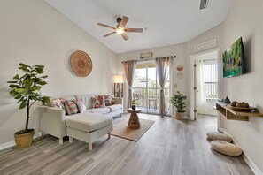 Interior - 2722 Club Cortile Unit B 3bed (Kissimmee)