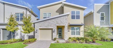 House (5 Bedrooms) | Front of property