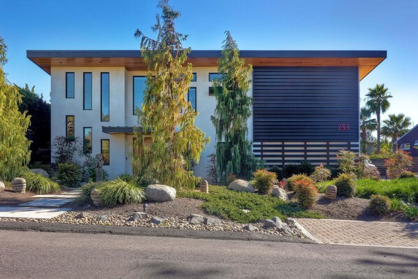 A modern two-story building with a flat roof, large windows, and a number '253' on the side. - 253 E Jason Street (Encinitas)