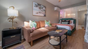 1 غرفة نوم ومكواة/لوح كي وملاءات أسرّة