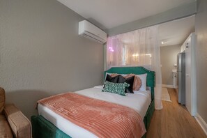 Apartment (1 Bedroom) | Interior - 2501 W North B St, Unit 8 (Tampa)