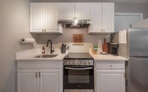 Interior - 2501 W North B St, Unit 8 (Tampa)