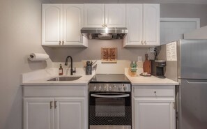 Interior - 2501 W North B St, Unit 8 (Tampa)