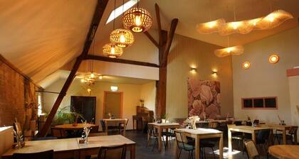 Boerderijkamer bij Leeuwarden. Natuur en 11steden