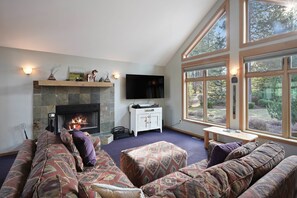 Interior - 28 Big Leaf (Bend)