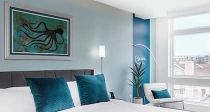 2880: Above the Cityline Elegance at Espadin