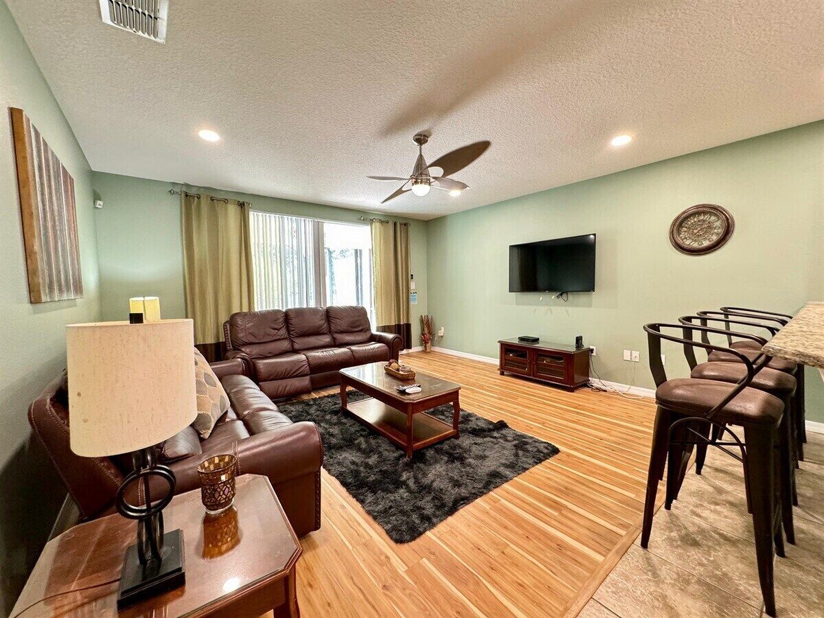 House (5 Bedrooms) | Interior