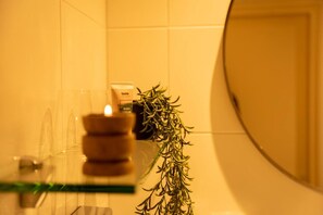 Bathroom - Boerderijkamer bij Leeuwarden. Natuur en 11steden (Weidum)