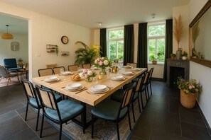 Dining - Woonboerderij bij Leeuwarden. Natuur+11stedenwater (Weidum)