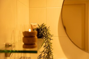 Bathroom - Boerderijkamer bij Leeuwarden. Natuur en 11steden (Weidum)