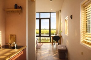 Interior - Tiny House Cabin aan Elfstedenwater bij Leeuwarden (Weidum)