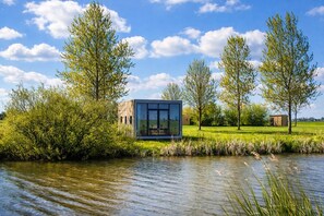 Exterior - Tiny House Cabin aan Elfstedenwater bij Leeuwarden (Weidum)