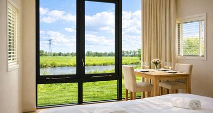 Tiny House Cabin aan Elfstedenwater bij Leeuwarden