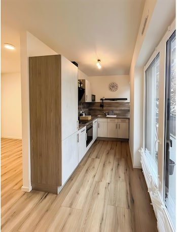 Fridge, microwave, oven, stovetop. Holiday Home 'Fortuna Suite' with Balcony and Wi-Fi