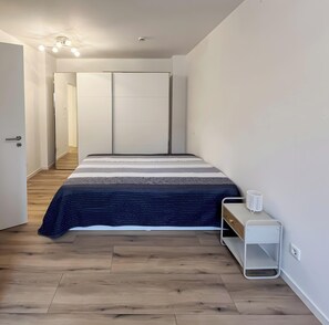1 bedroom, iron/ironing board, WiFi, bed sheets - Holiday Home 'Fortuna Suite' with Balcony and Wi-Fi (Wiesbaden)
