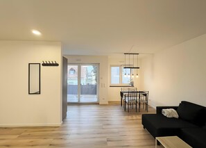 Interior - Holiday Home 'Fortuna Suite' with Balcony and Wi-Fi (Wiesbaden)