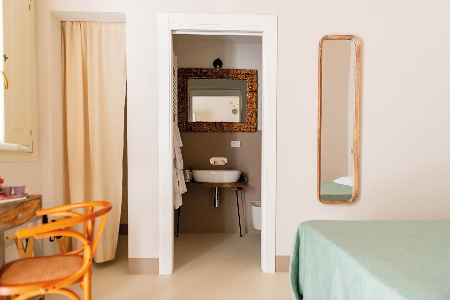 1 camera, Wi-Fi, lenzuola