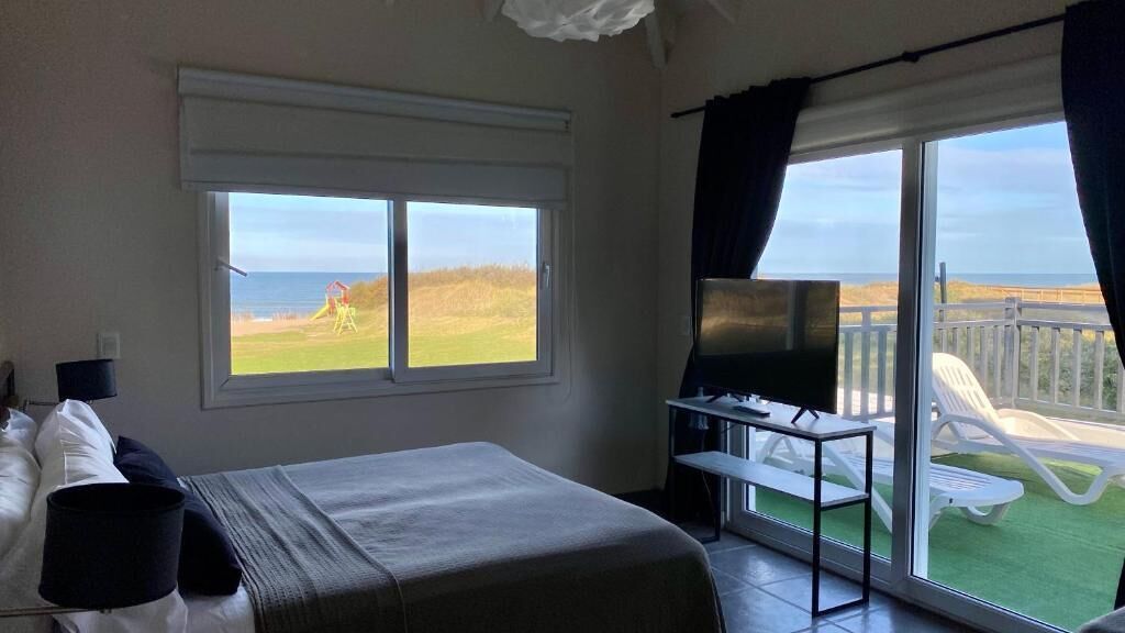 Studio tiện nghi đơn giản, quang cảnh biển, cao tầng | Két bảo mật tại phòng, màn/rèm cản sáng 