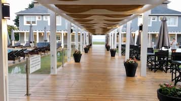 تناول الطعام بالخارج