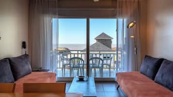 Comfort Apartment, Balcony, Beach View | Living area